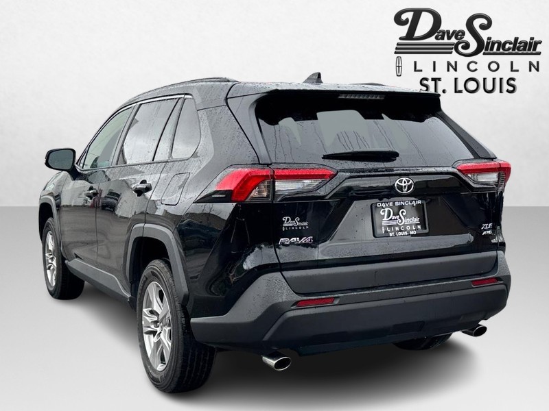 Toyota RAV4 Vehicle Full-screen Gallery Image 09