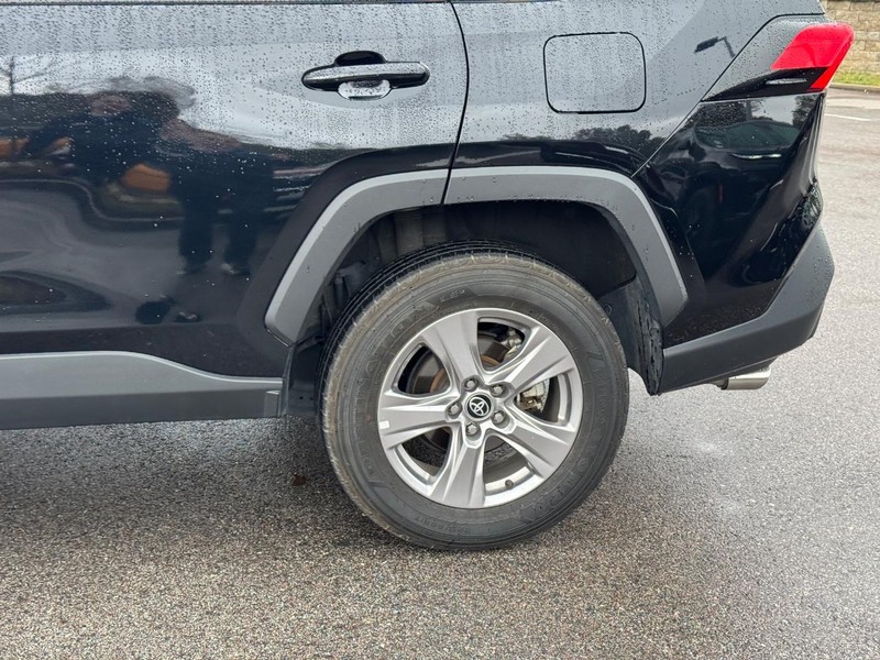 Toyota RAV4 Vehicle Full-screen Gallery Image 10