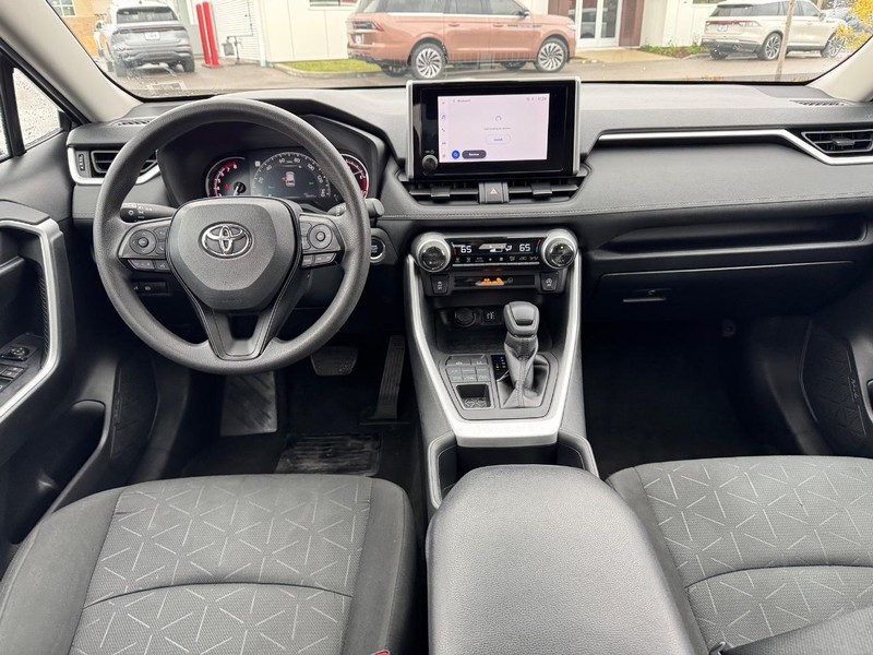 Toyota RAV4 Vehicle Full-screen Gallery Image 13