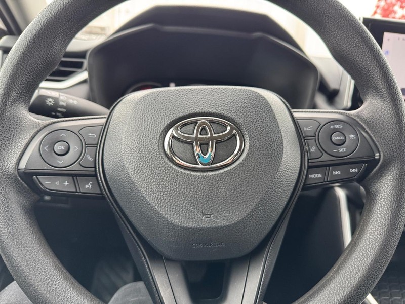 Toyota RAV4 Vehicle Full-screen Gallery Image 17