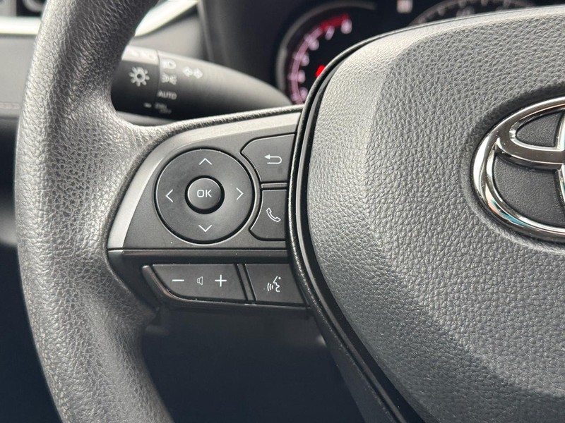 Toyota RAV4 Vehicle Full-screen Gallery Image 18