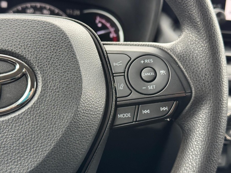 Toyota RAV4 Vehicle Full-screen Gallery Image 19