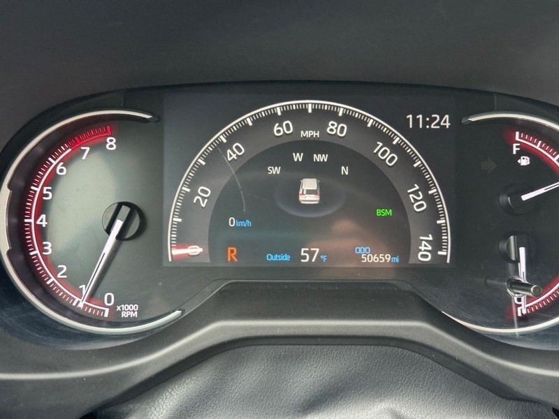 Toyota RAV4 Vehicle Full-screen Gallery Image 21