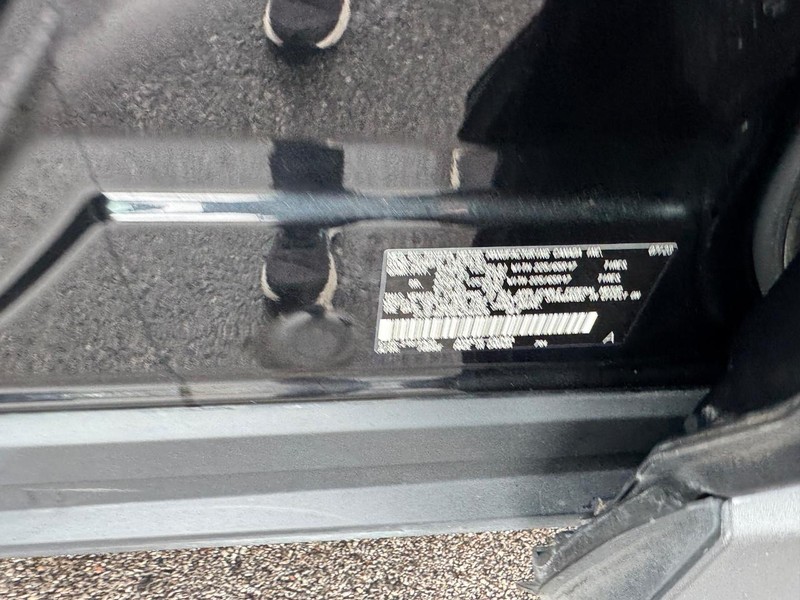 Toyota RAV4 Vehicle Full-screen Gallery Image 22