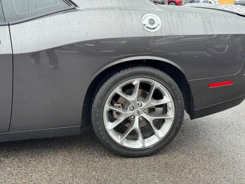 Dodge Challenger Vehicle Full-screen Gallery Image 10