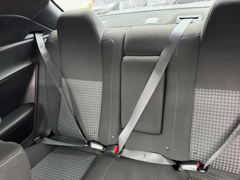 Dodge Challenger Vehicle Full-screen Gallery Image 11