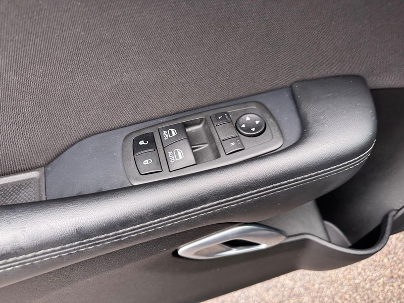 Dodge Challenger Vehicle Full-screen Gallery Image 15