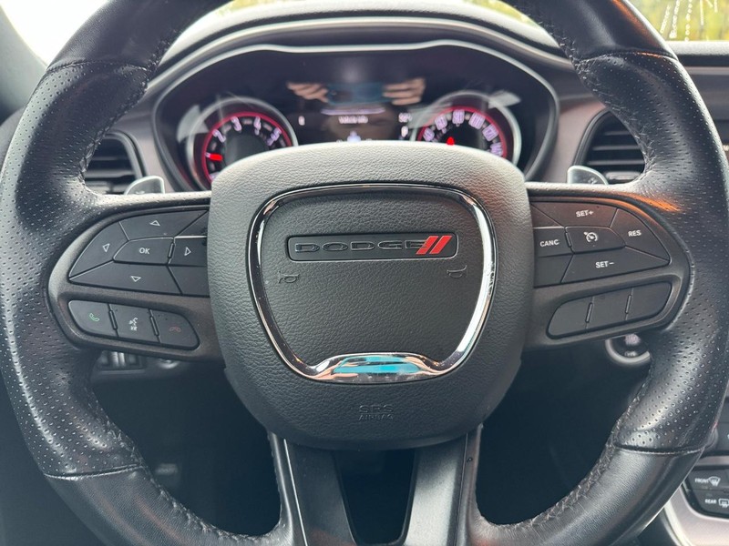 Dodge Challenger Vehicle Full-screen Gallery Image 17