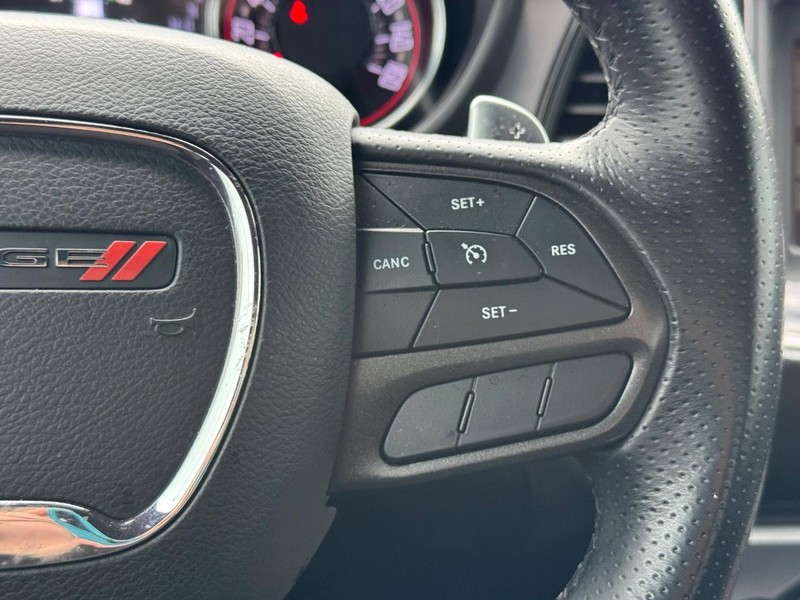 Dodge Challenger Vehicle Full-screen Gallery Image 19