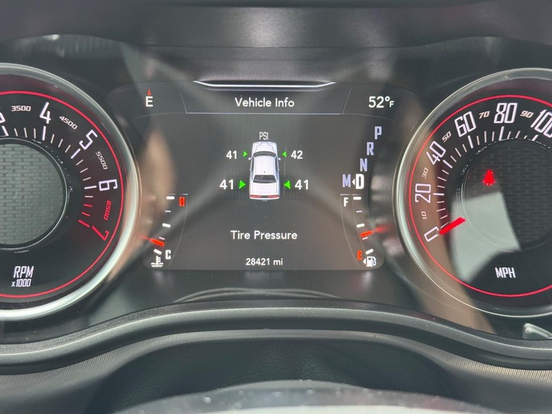 Dodge Challenger Vehicle Full-screen Gallery Image 21