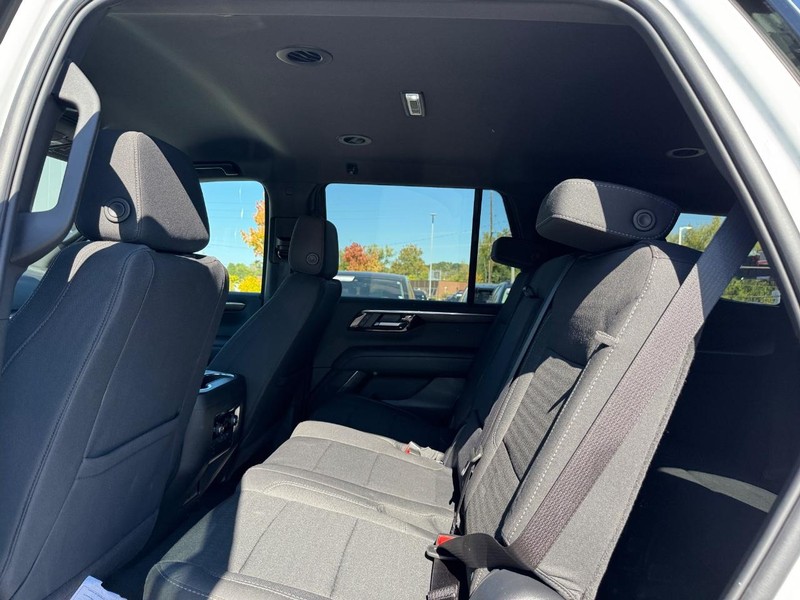 Chevrolet Tahoe Vehicle Full-screen Gallery Image 12