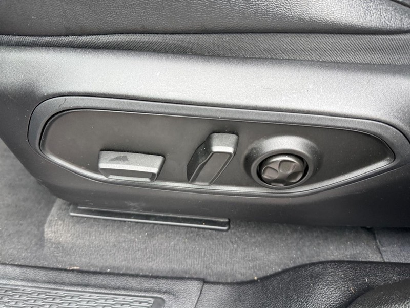 Jeep Grand Cherokee L Vehicle Full-screen Gallery Image 18