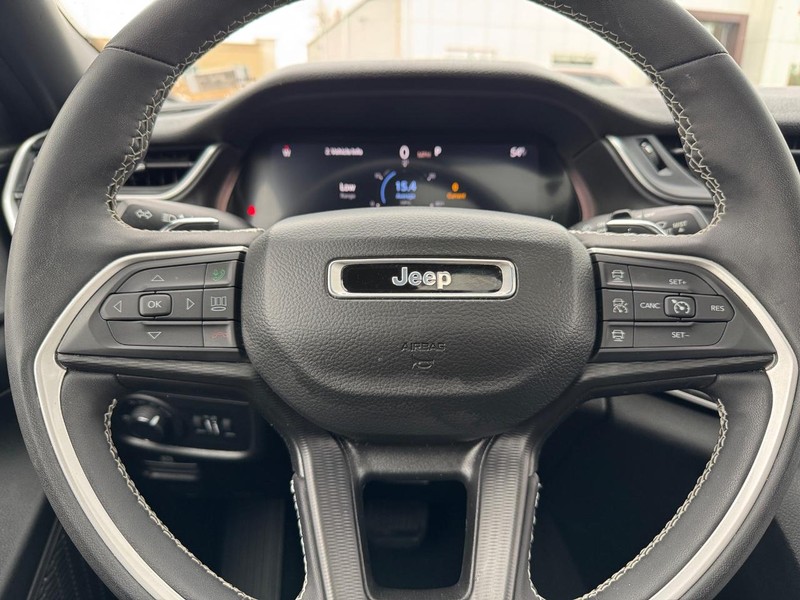 Jeep Grand Cherokee L Vehicle Full-screen Gallery Image 20