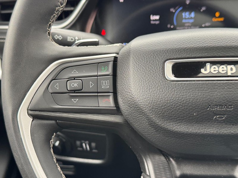 Jeep Grand Cherokee L Vehicle Full-screen Gallery Image 21