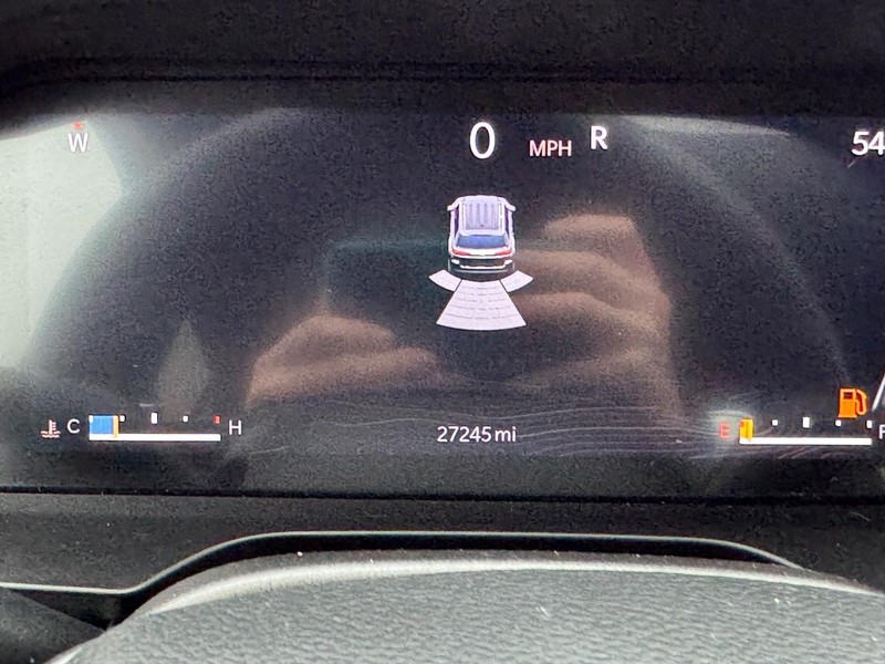 Jeep Grand Cherokee L Vehicle Full-screen Gallery Image 25