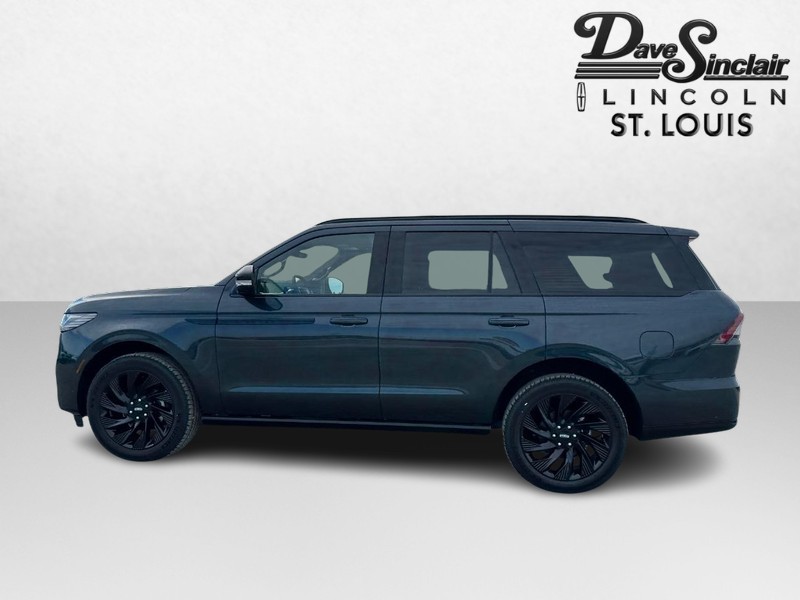 Lincoln Navigator Vehicle Full-screen Gallery Image 09