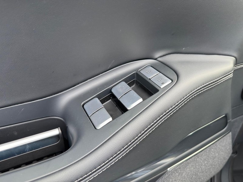 Lincoln Navigator Vehicle Full-screen Gallery Image 21