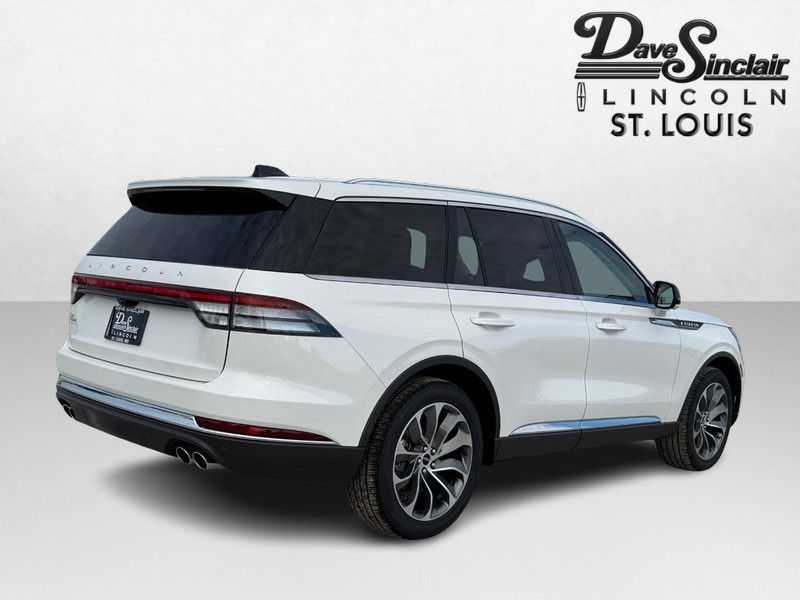 Lincoln Aviator Vehicle Full-screen Gallery Image 05