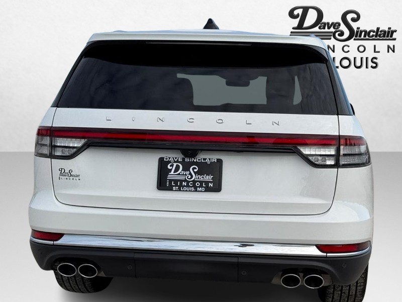 Lincoln Aviator Vehicle Full-screen Gallery Image 06