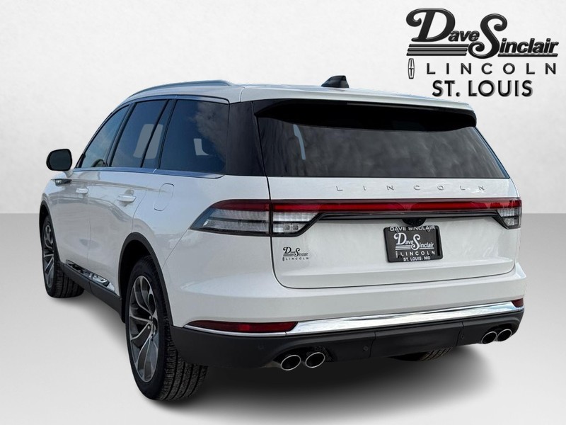 Lincoln Aviator Vehicle Full-screen Gallery Image 07