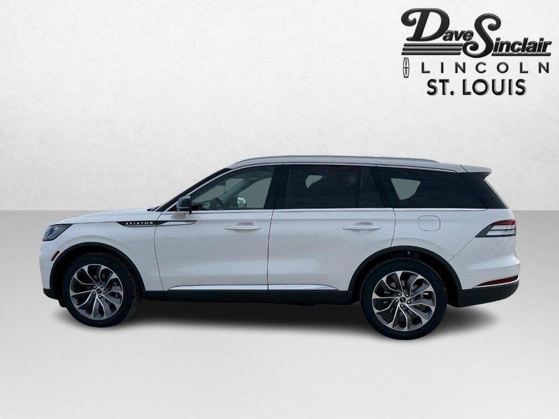 Lincoln Aviator Vehicle Full-screen Gallery Image 09