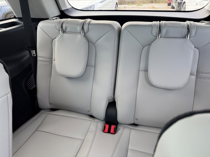 Lincoln Aviator Vehicle Full-screen Gallery Image 13