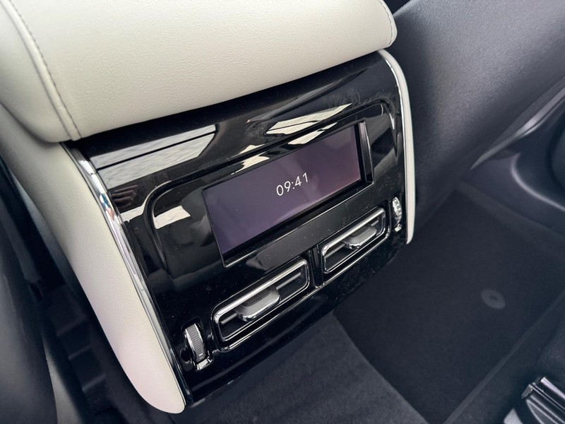 Lincoln Aviator Vehicle Full-screen Gallery Image 14