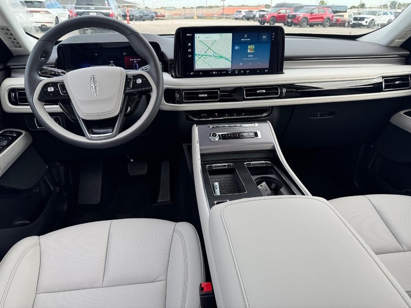 Lincoln Aviator Vehicle Full-screen Gallery Image 15
