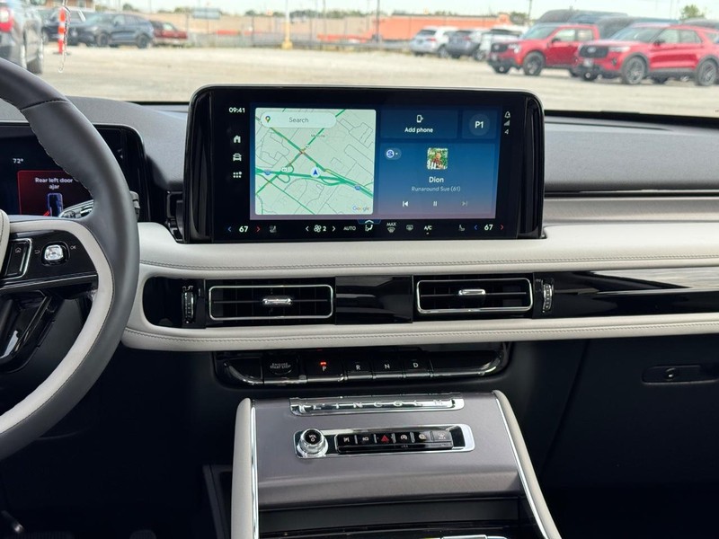 Lincoln Aviator Vehicle Full-screen Gallery Image 17