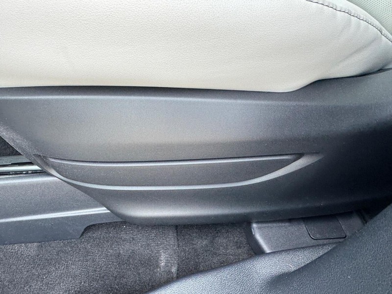 Lincoln Aviator Vehicle Full-screen Gallery Image 20