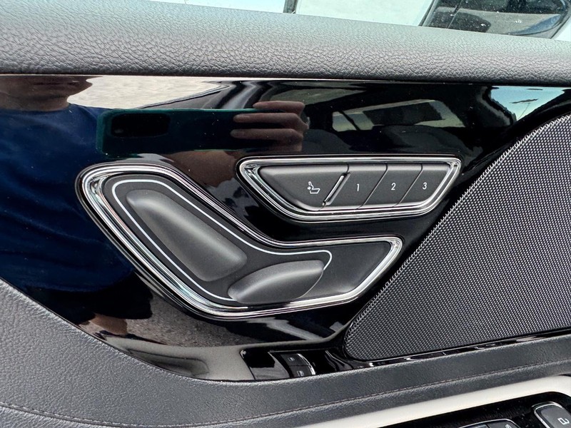 Lincoln Aviator Vehicle Full-screen Gallery Image 22