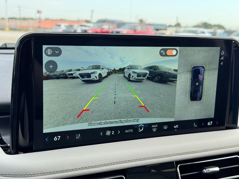 Lincoln Aviator Vehicle Full-screen Gallery Image 28