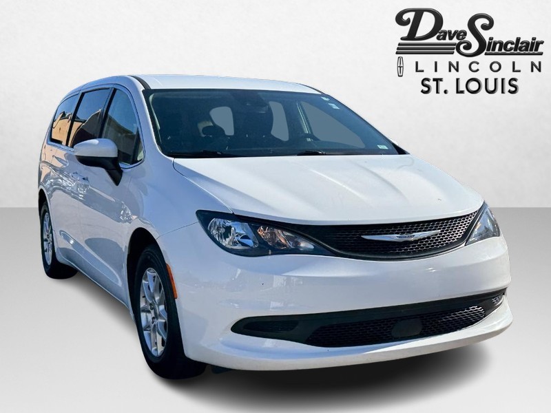 Chrysler Voyager Vehicle Full-screen Gallery Image 03