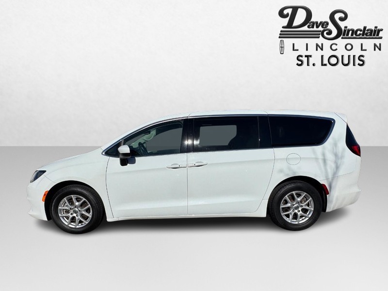 Chrysler Voyager Vehicle Full-screen Gallery Image 09