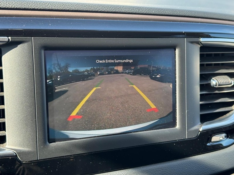 Chrysler Voyager Vehicle Full-screen Gallery Image 22