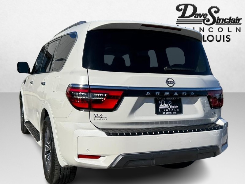 Nissan Armada Vehicle Full-screen Gallery Image 09