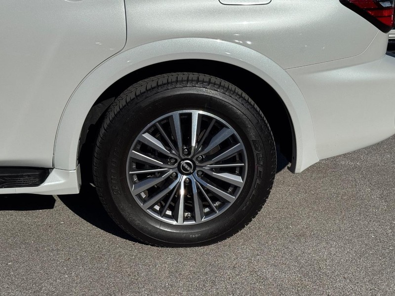 Nissan Armada Vehicle Full-screen Gallery Image 10