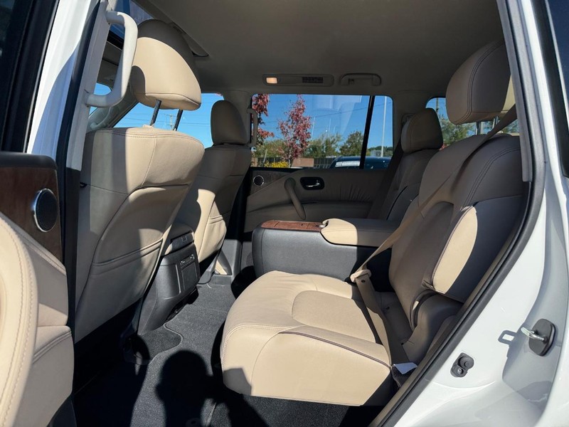 Nissan Armada Vehicle Full-screen Gallery Image 11