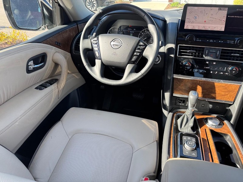 Nissan Armada Vehicle Full-screen Gallery Image 15