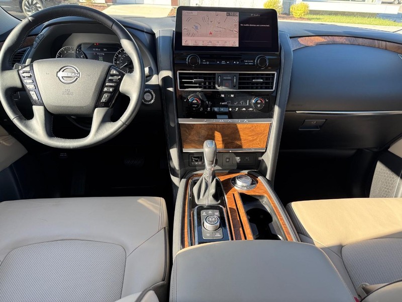 Nissan Armada Vehicle Full-screen Gallery Image 16