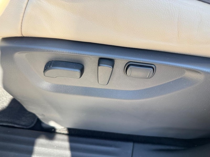 Nissan Armada Vehicle Full-screen Gallery Image 18