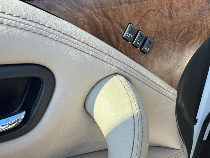 Nissan Armada Vehicle Full-screen Gallery Image 20