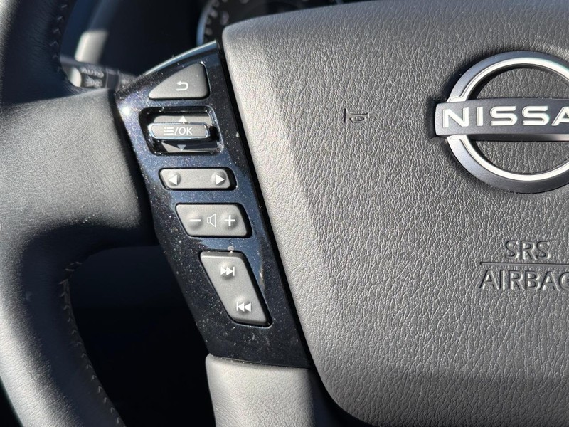 Nissan Armada Vehicle Full-screen Gallery Image 22