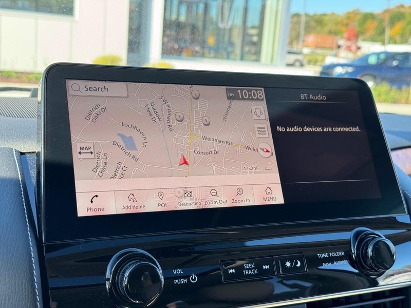 Nissan Armada Vehicle Full-screen Gallery Image 24