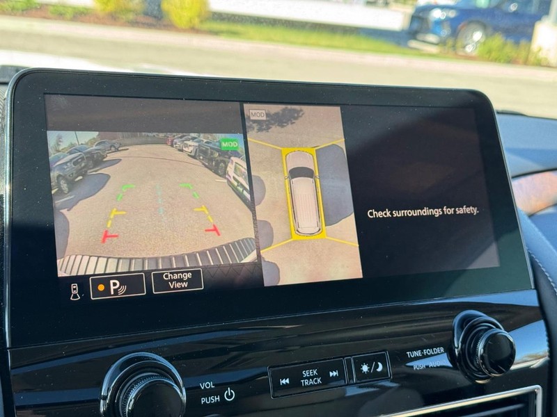 Nissan Armada Vehicle Full-screen Gallery Image 26