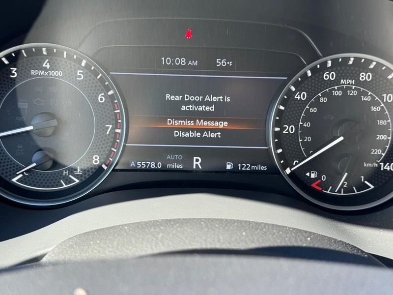 Nissan Armada Vehicle Full-screen Gallery Image 27