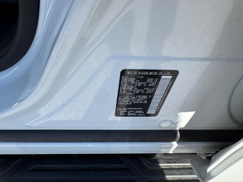 Nissan Armada Vehicle Full-screen Gallery Image 28