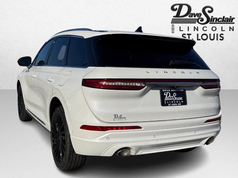 Lincoln Corsair Vehicle Full-screen Gallery Image 07