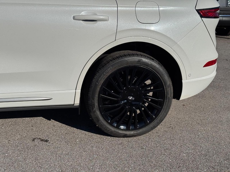 Lincoln Corsair Vehicle Full-screen Gallery Image 10