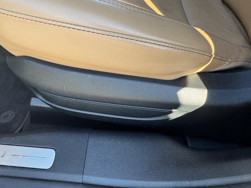 Lincoln Corsair Vehicle Full-screen Gallery Image 15